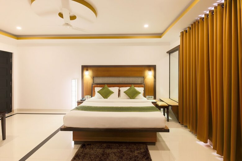 Hotel Treebo Tryst Palmyra Grand Suite