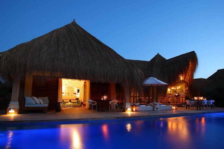 Hotel Azura Benguerra Island