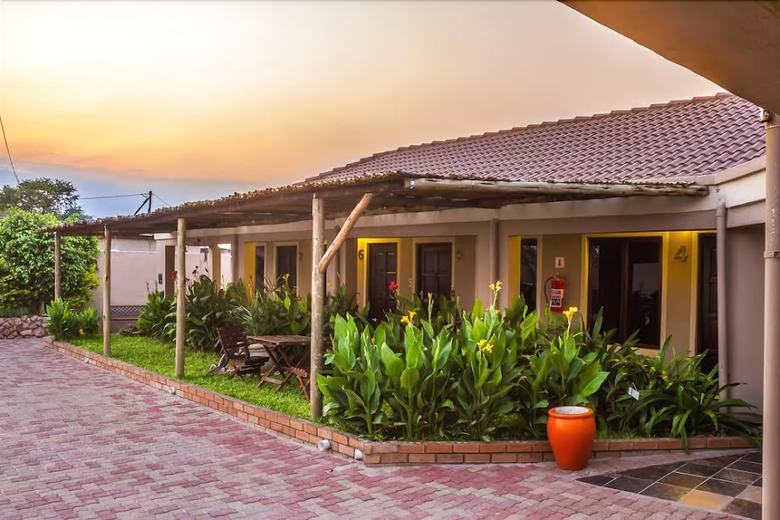 Hotel Khwee Sands Lodge