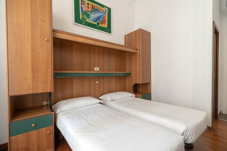 Hostal Yellowsquare Rome