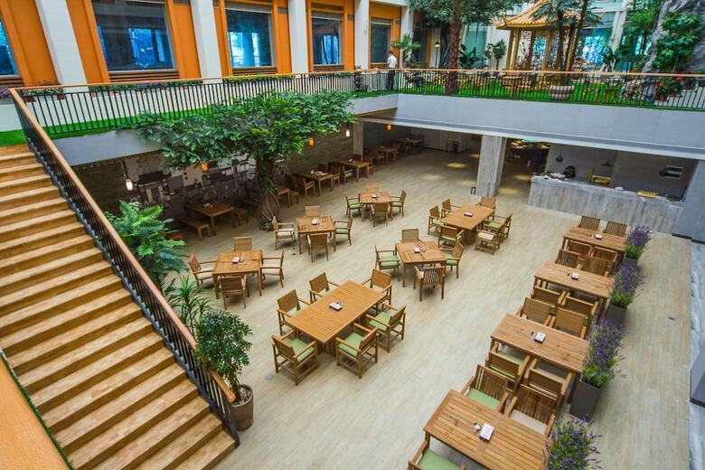 Mehood Lestie Hotel
