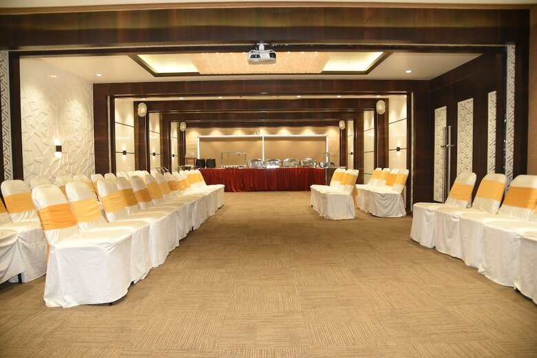 Hotel Rajhans Regent