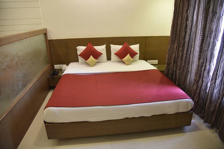 Hotel Rajhans Regent