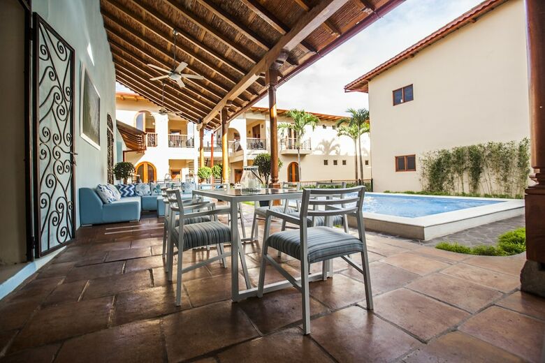 Hotel Plaza Marbella Granada Condiminiums