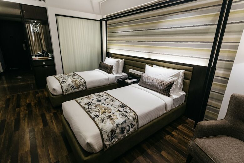 Hotel The Royale Senate Race Course
