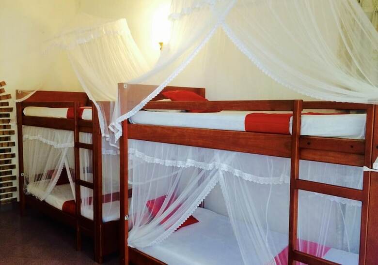 Hostal Colombo Lavinia Beach Hostel