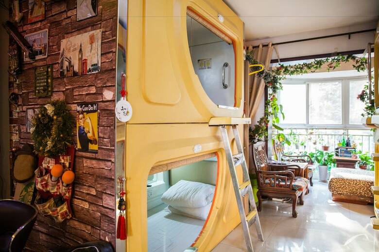 Urban Job Papas Capsule Hostel