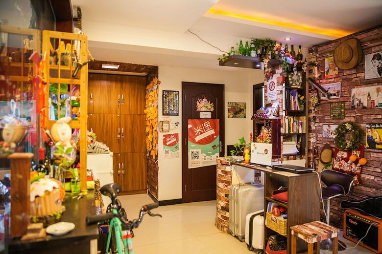 Urban Job Papas Capsule Hostel
