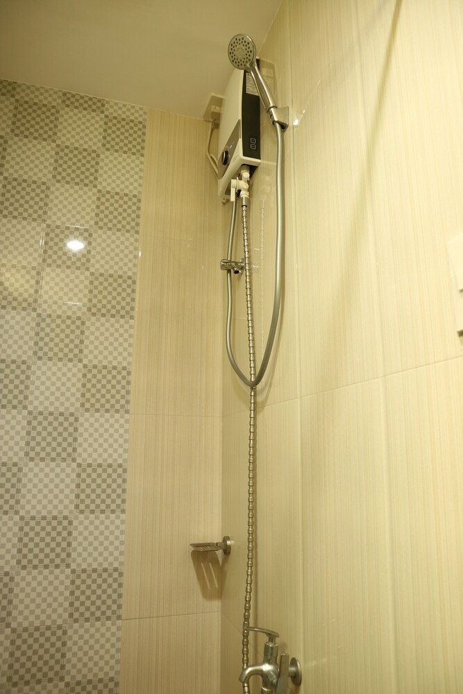 Hostal Ea Apartelle - Metro Vigan