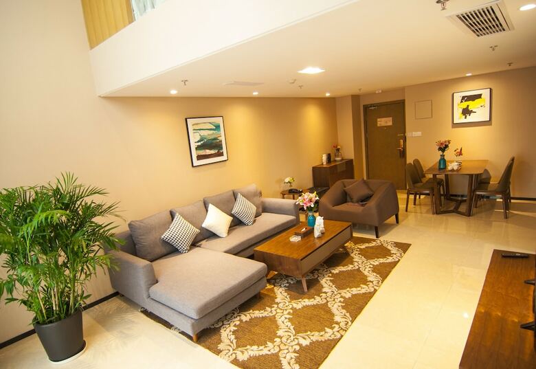 Aparthotel Home Plus Suite Hotel And Apartment