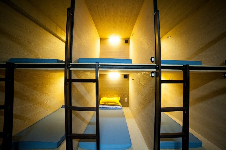 Bol�ro Garden Capsule Hotel