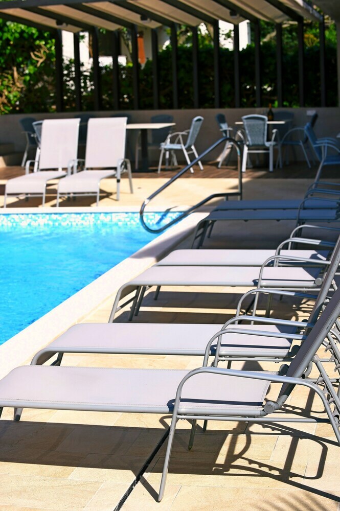 Apartments Zdjelar