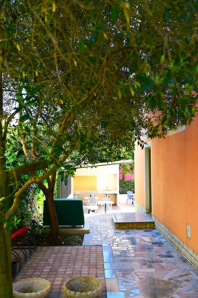 Apartments Zdjelar