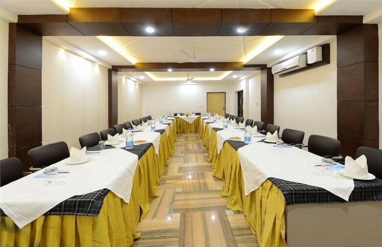 Hotel Ashish Palace