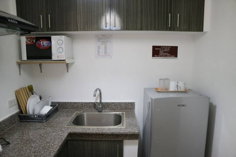 Sea Pearl Manila Suites