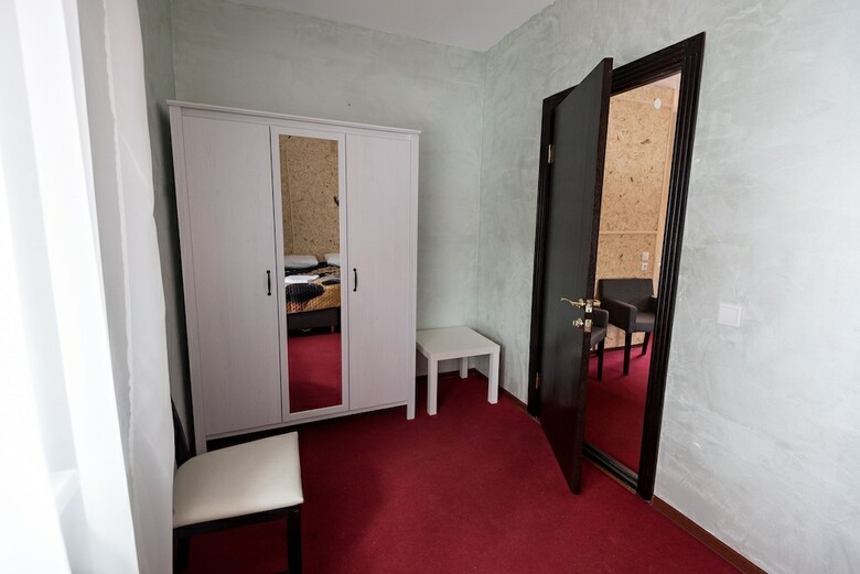 Hotel 1-st Train