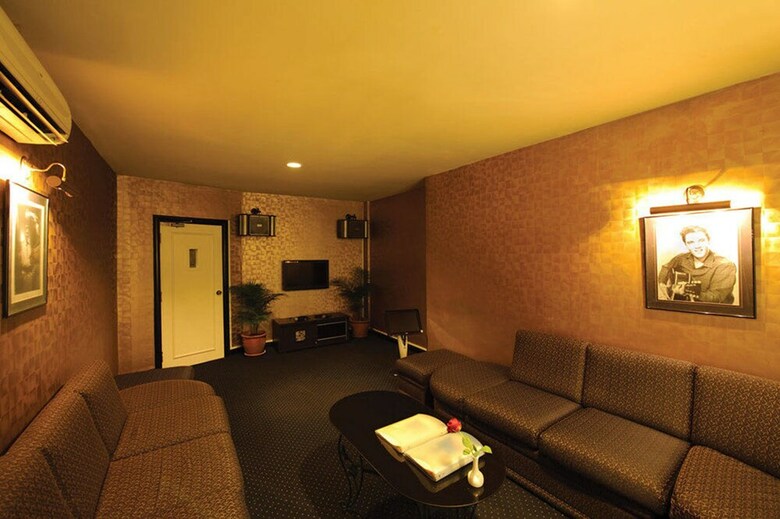 Hotel The Qamar Paka