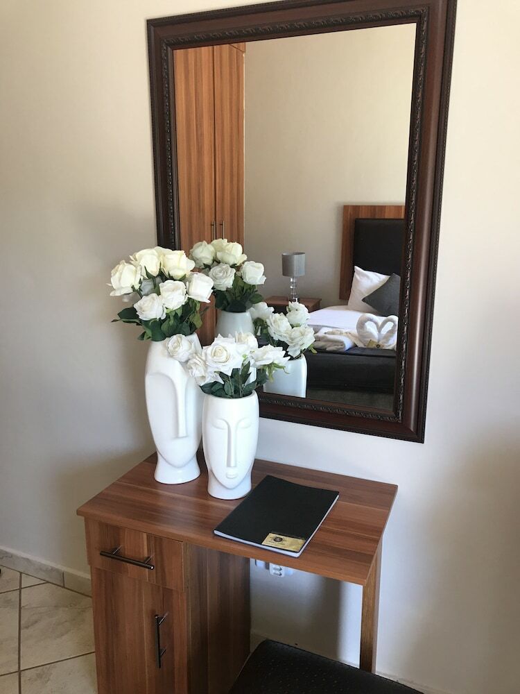 Hotel Manor Hills Guest Lodge