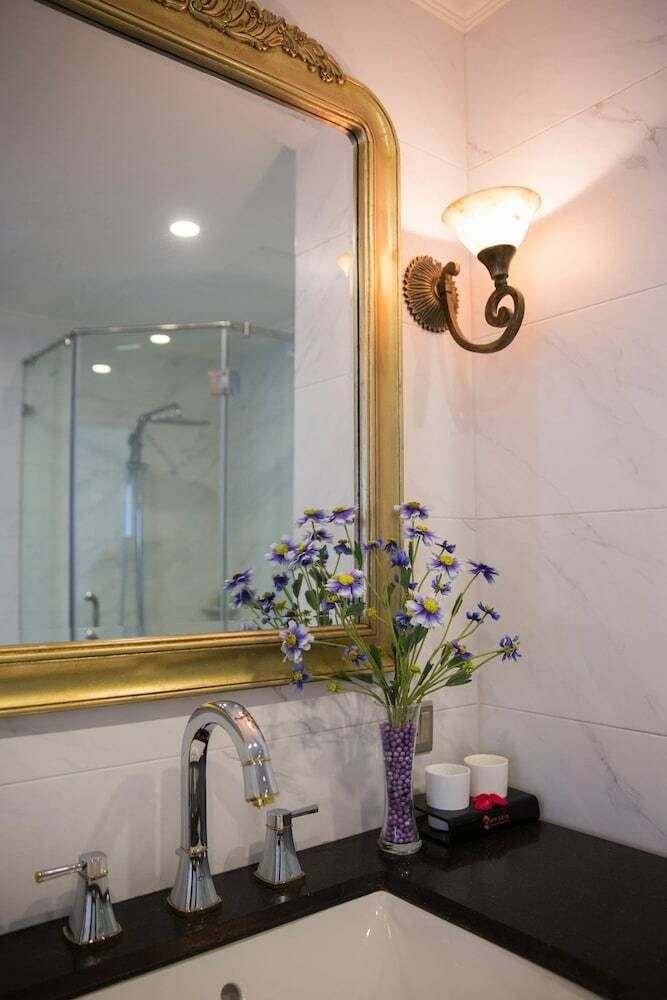 Damsels Hanoi Boutique Hotel
