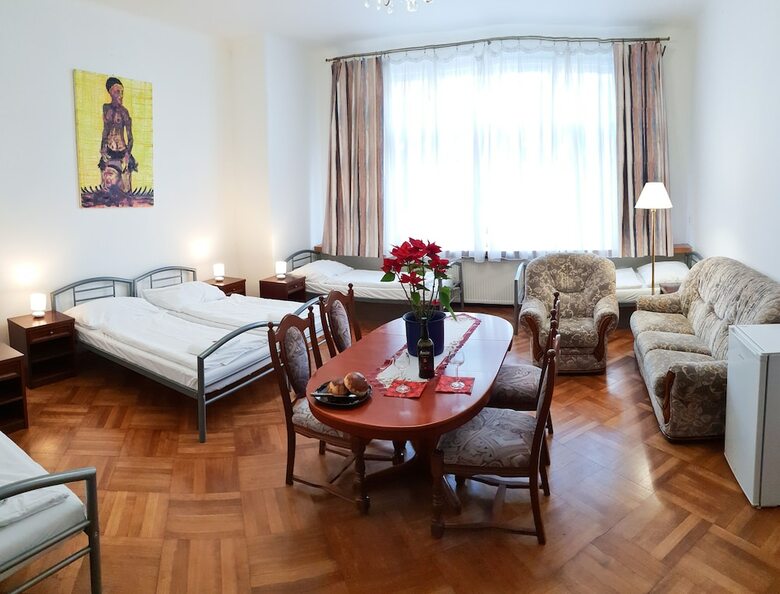 Happy Apartments For Friends