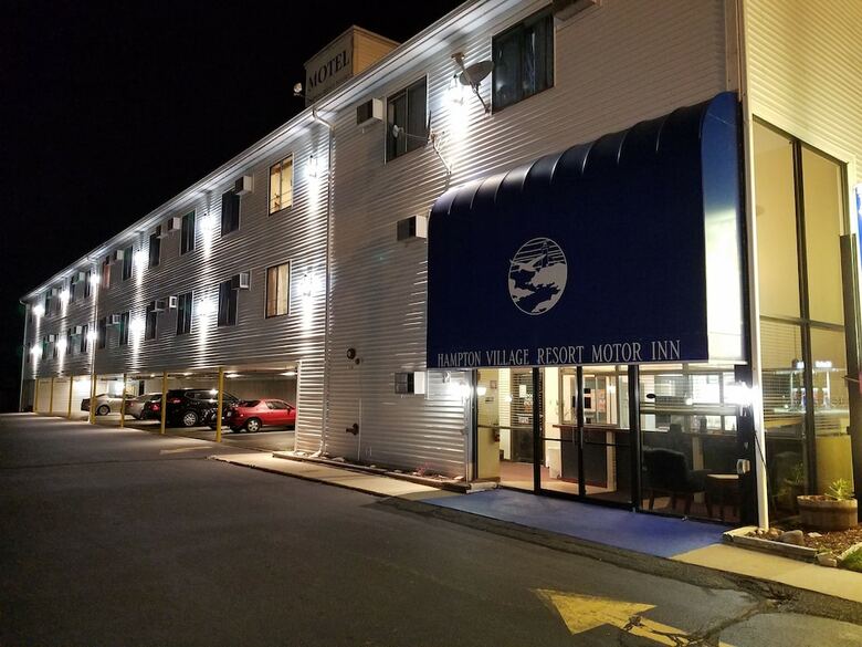 Hotel Hampton Village Inn