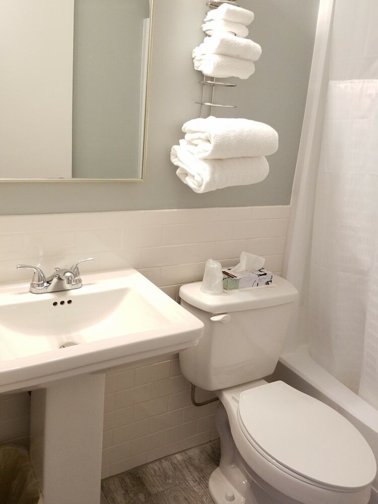 Hotel Hampton Village Inn