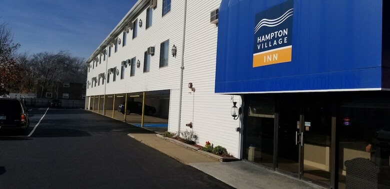 Hotel Hampton Village Inn