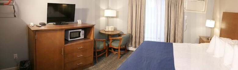 Hotel Hampton Village Inn