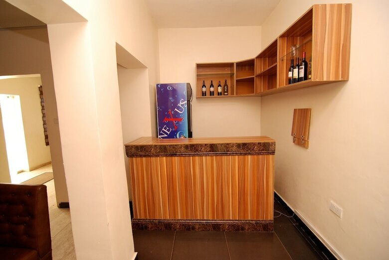 Hotel Vine Apartments & Resort