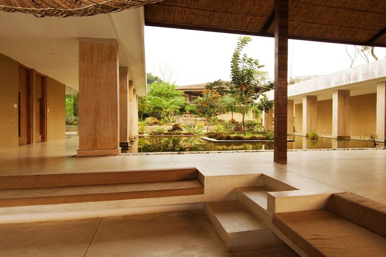 Hotel Kasara Resort - Chitwan National Park