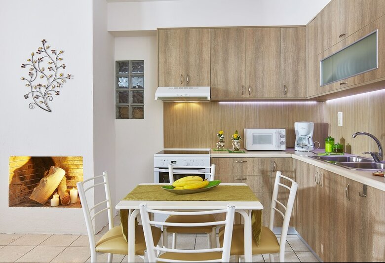 Keramos Villa And Apartments