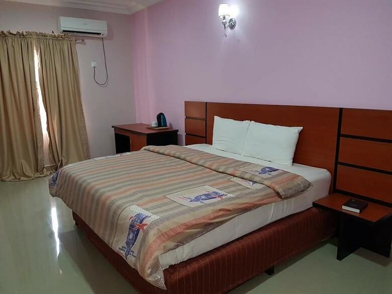 Hotel De George's Grand Resort