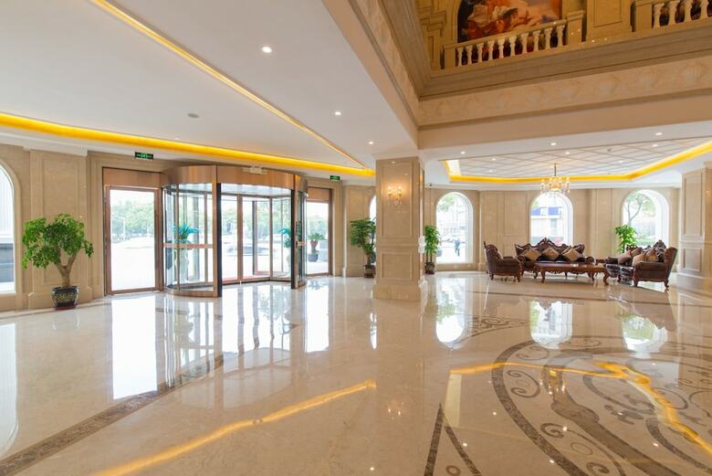 Royale International Hotel