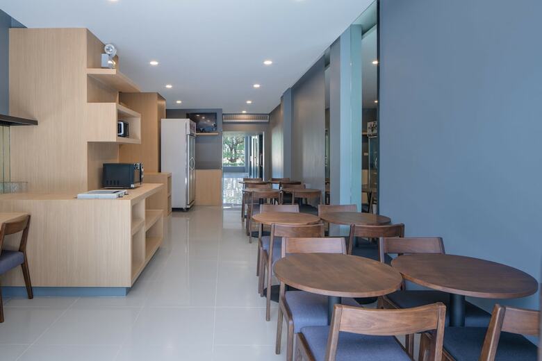 Nora Lakeview Hotel