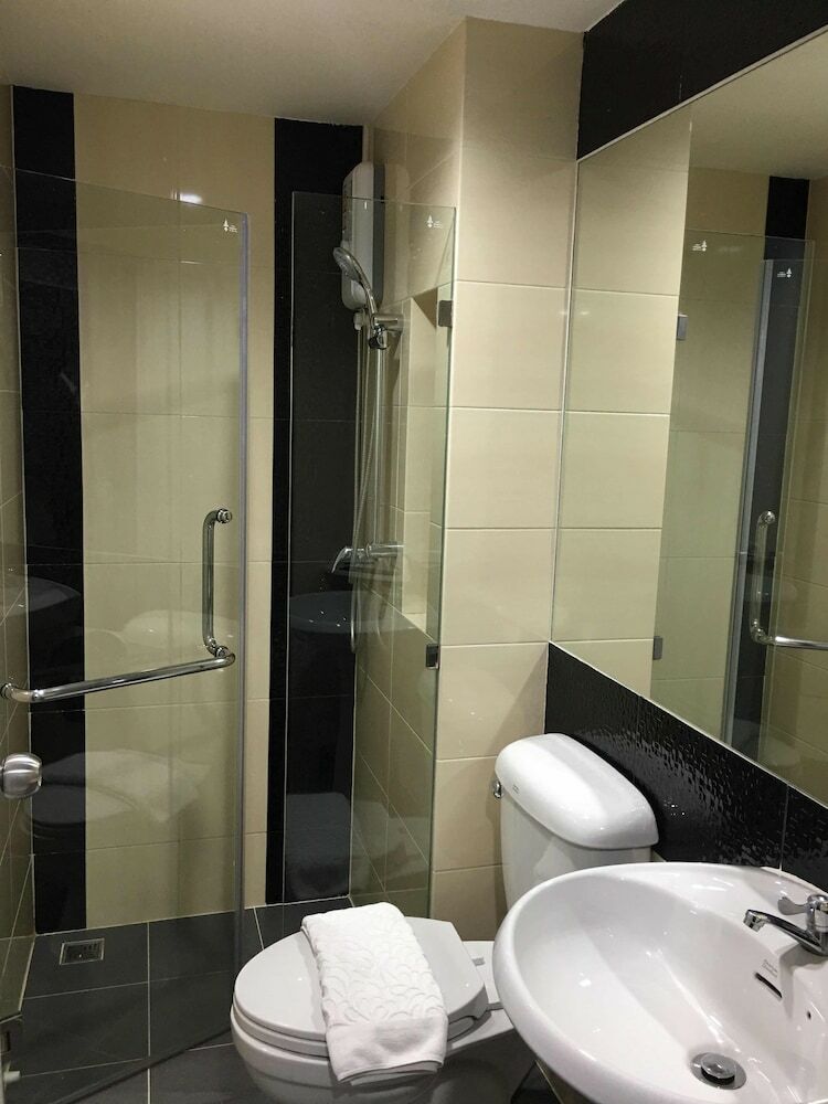 Top High Airport Link Hotel
