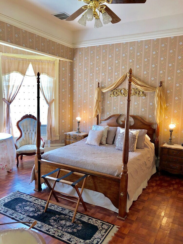 Bed & Breakfast Power's Mansion Inn