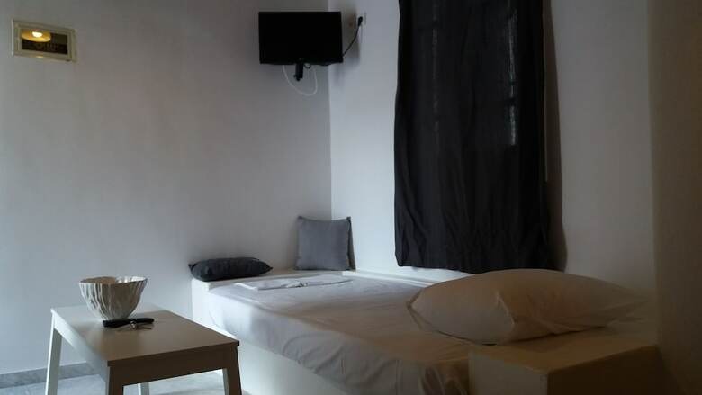 Hotel Manos Rooms