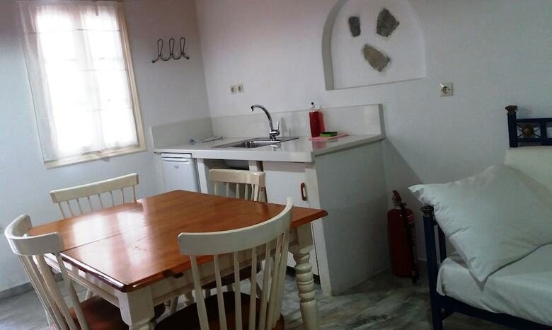 Hotel Manos Rooms