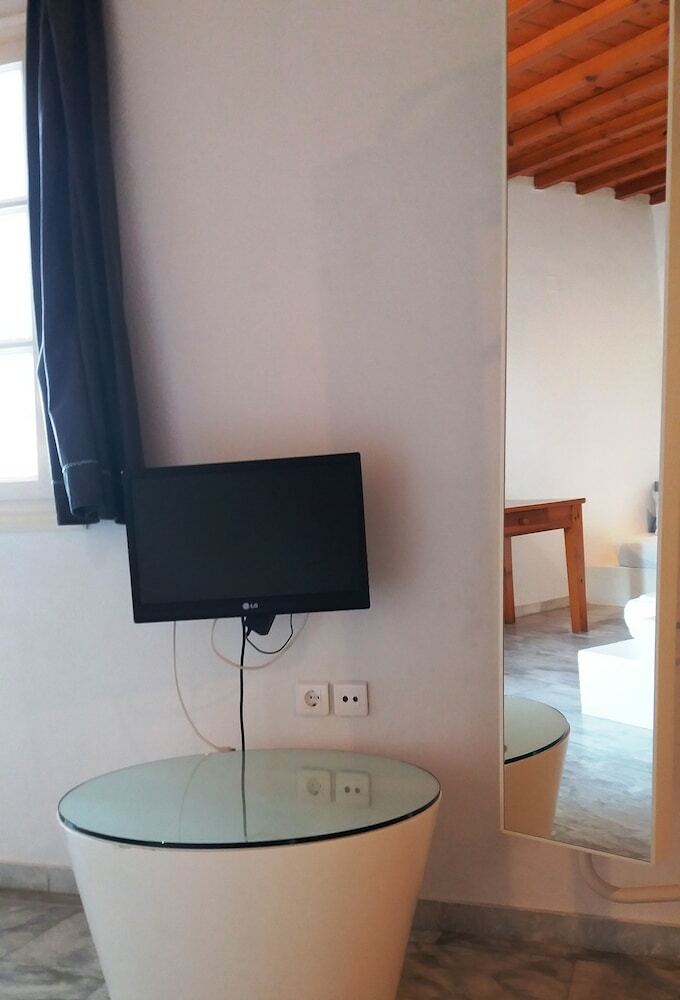 Hotel Manos Rooms