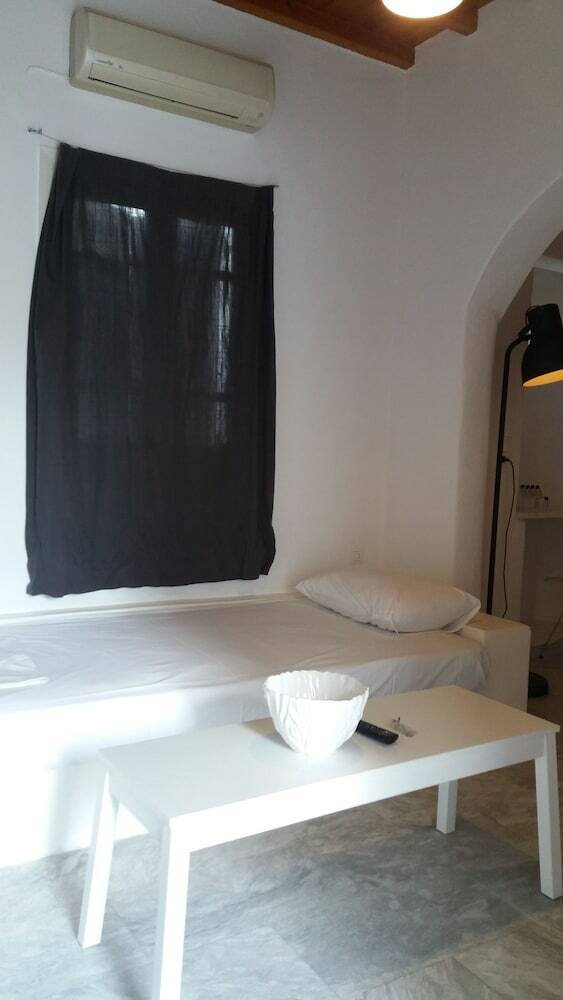 Hotel Manos Rooms