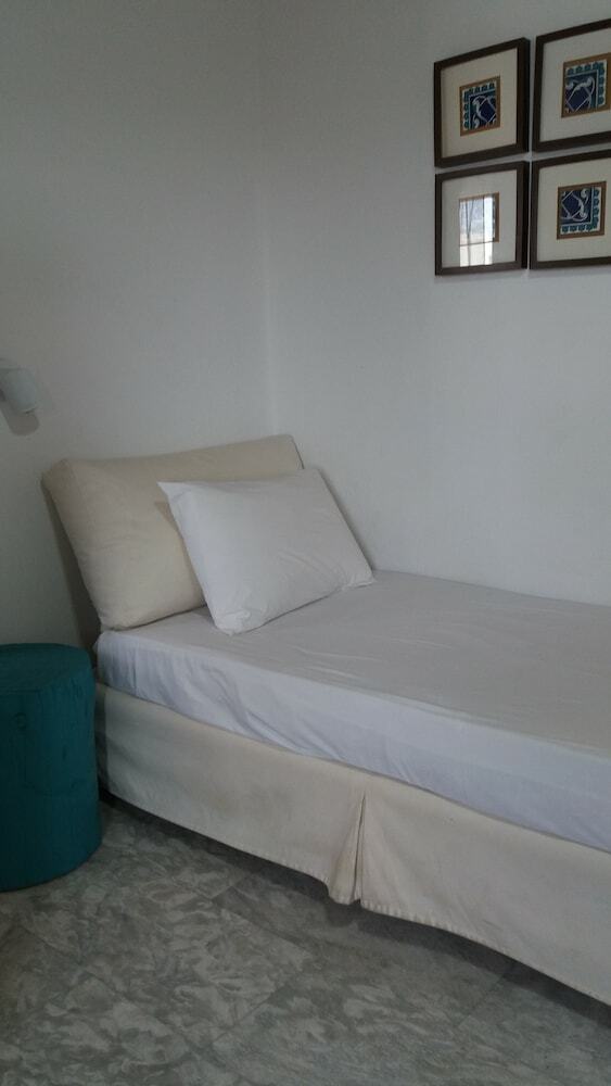 Hotel Manos Rooms