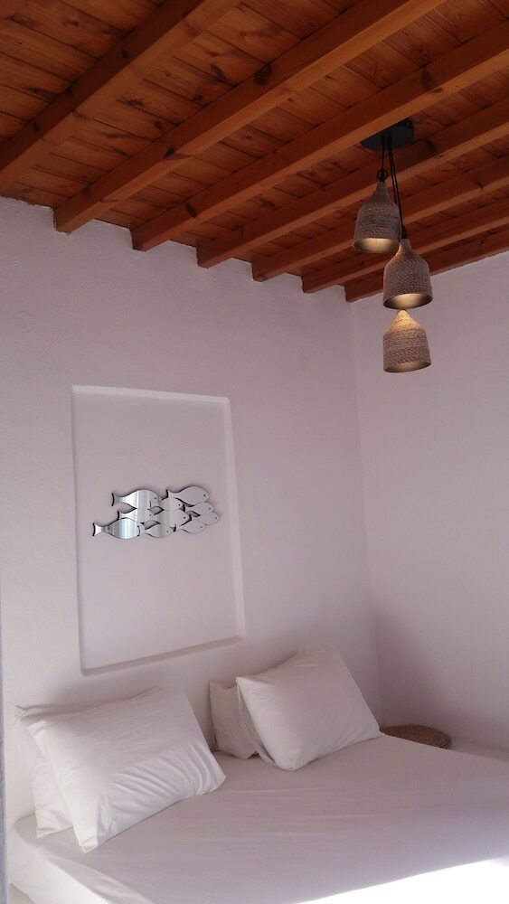 Hotel Manos Rooms
