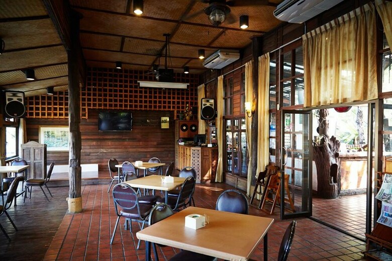 Country Lakeview Hotel