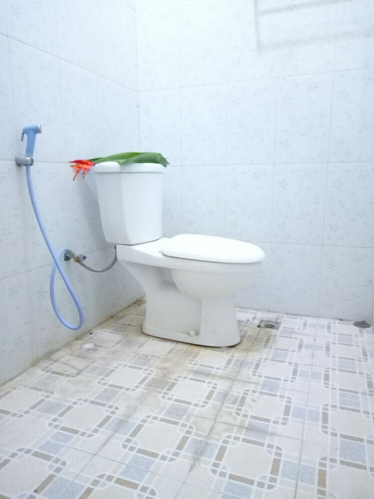 Hotel Oyo 2667 Aron Guest House