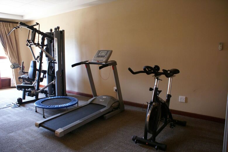 Hotel Attache Guest Lodge