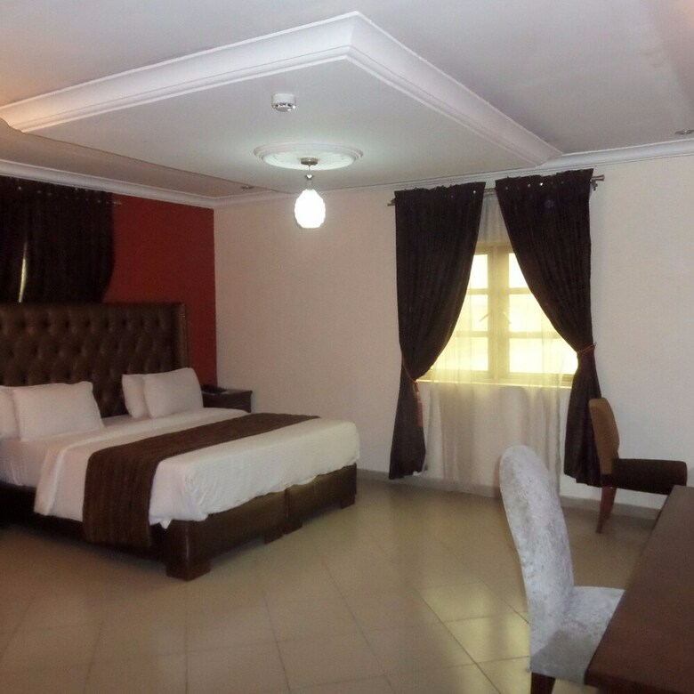 Sugarland Hotel & Suites