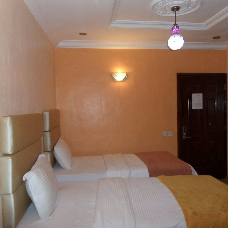 Sugarland Hotel & Suites