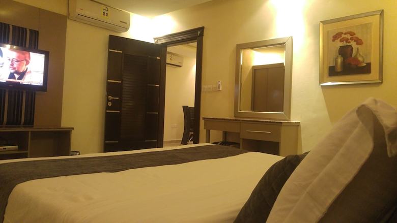 Hotel Almuhaidb Al Takhasosi Suites