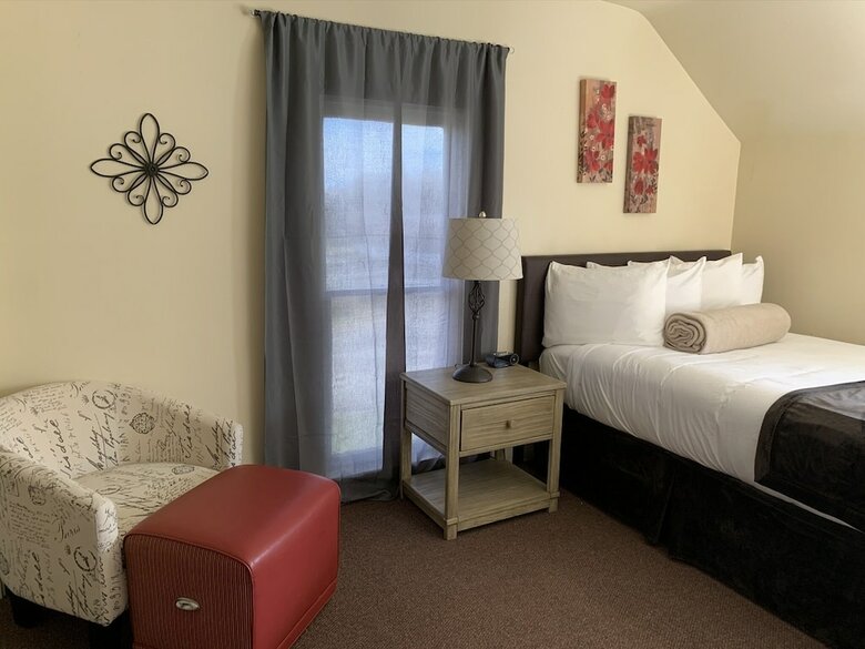 Motel Lamplighter Cabins & Suites