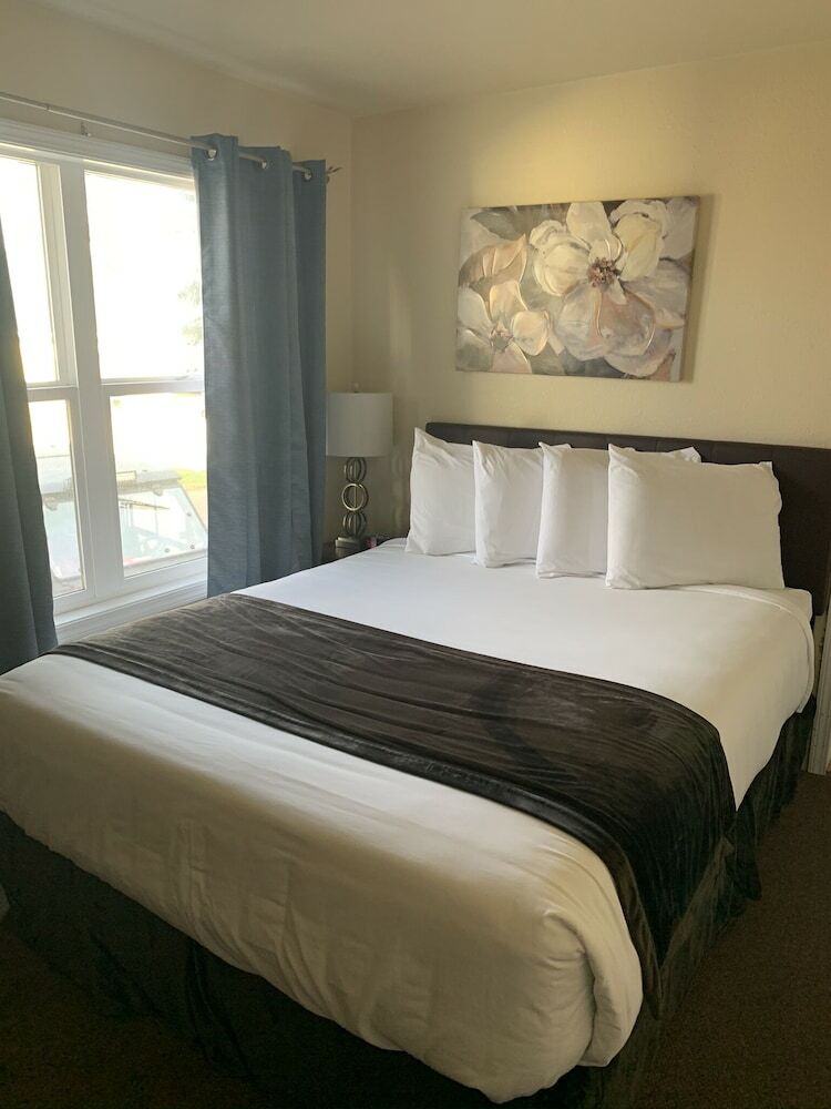 Motel Lamplighter Cabins & Suites